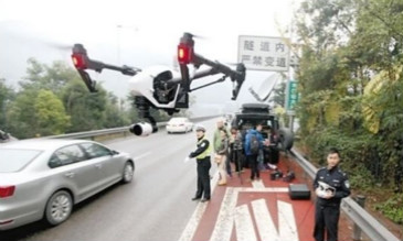 无人机“交警”助力交通管理，让道路更顺畅